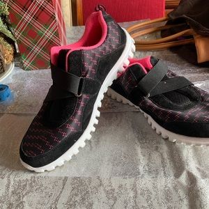 Cloudwslkers by Avenue “Jolla” sneakers-11W